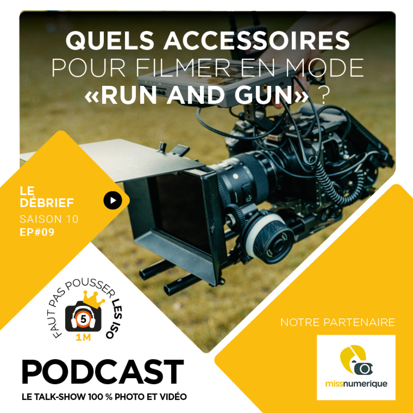 Caméra hybride équipée d'une cage, d'un micro et d'une poignée pour la vidéo en mode Run and Gun