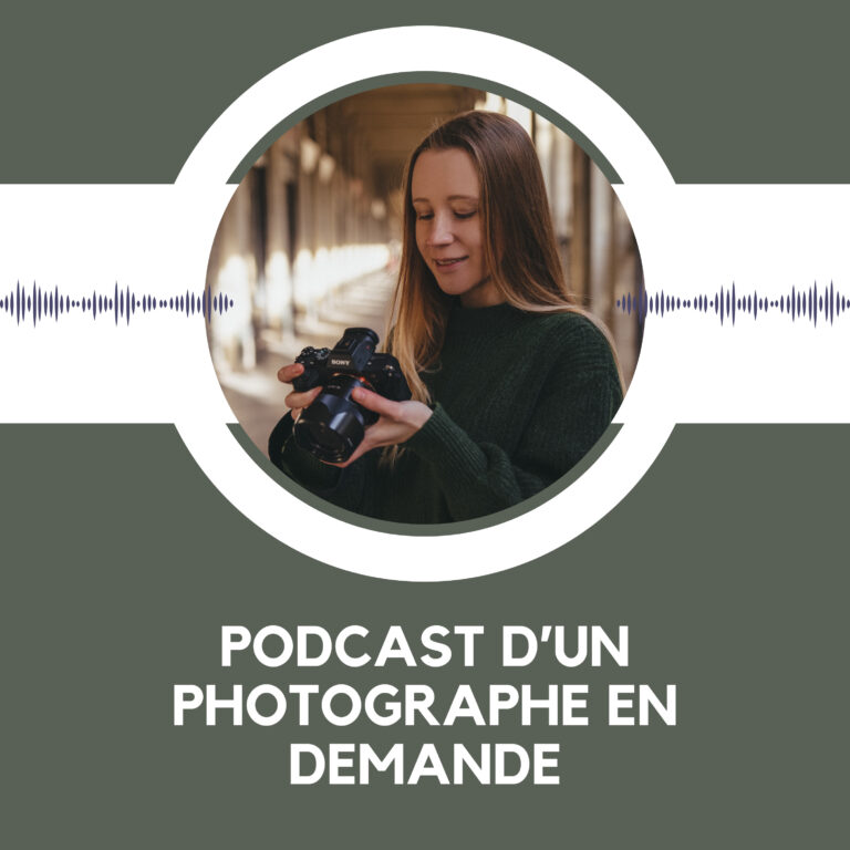 Photographe consultant sa bio Instagram sur smartphone pour se démarquer en ligne