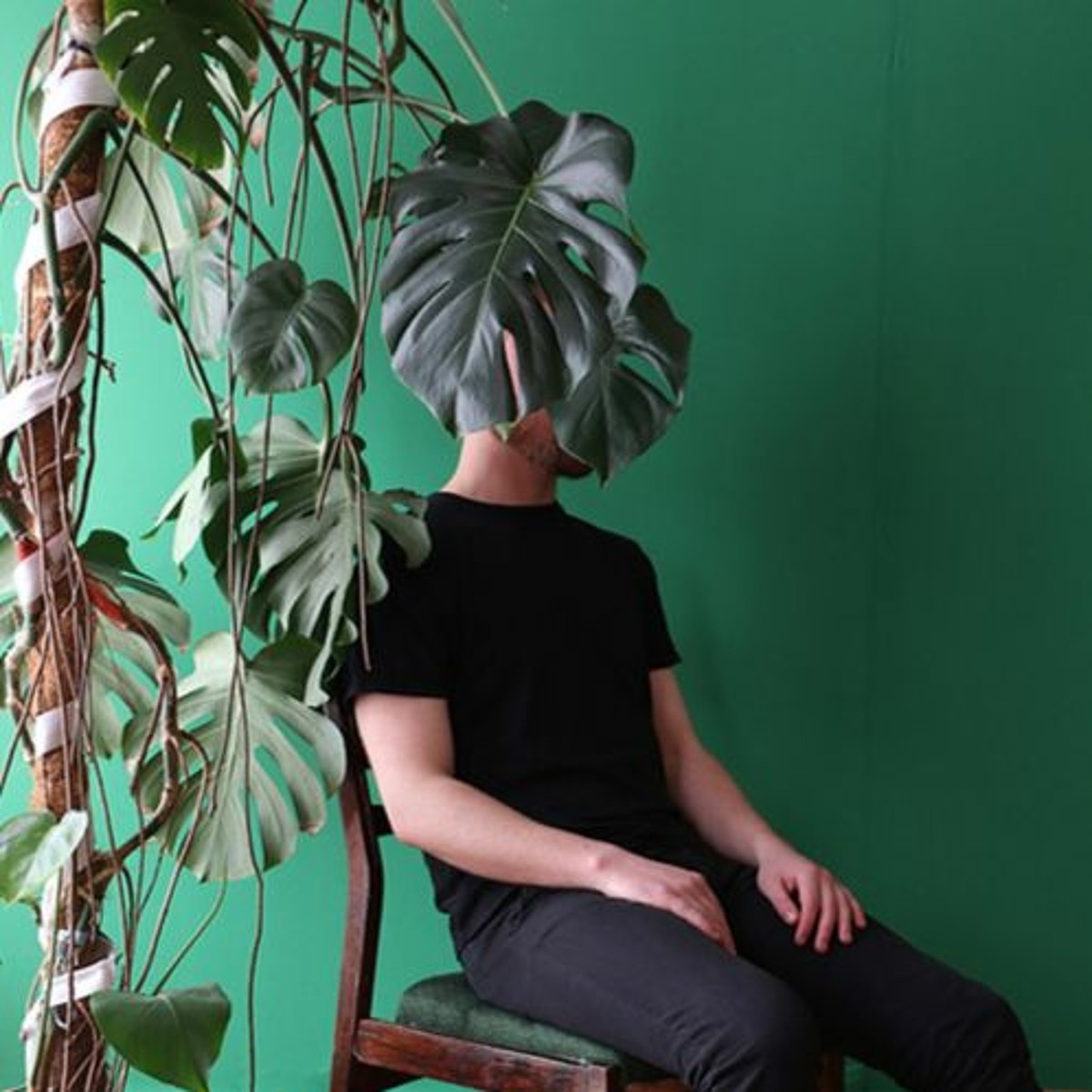 Portrait de l'artiste photographe ukrainien Anton Shebetko, invité du podcast 9 Lives Magazine