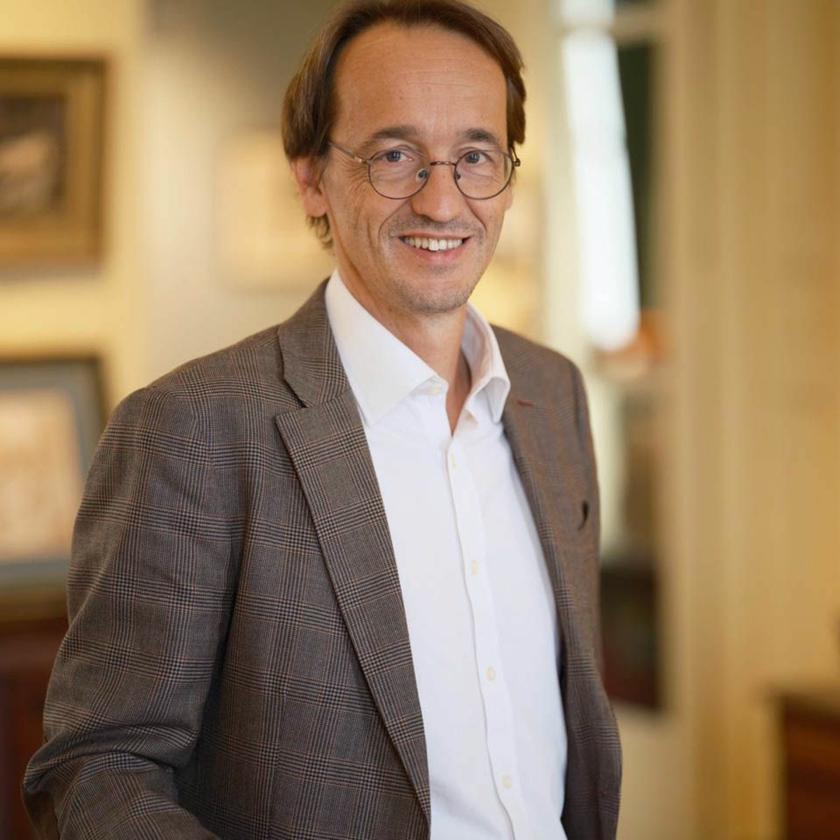 Louis de Bayser : « Paris reste un centre névralgique du marché de l’art », podcast 9 Lives Magazine - Photographie & Art Visuel