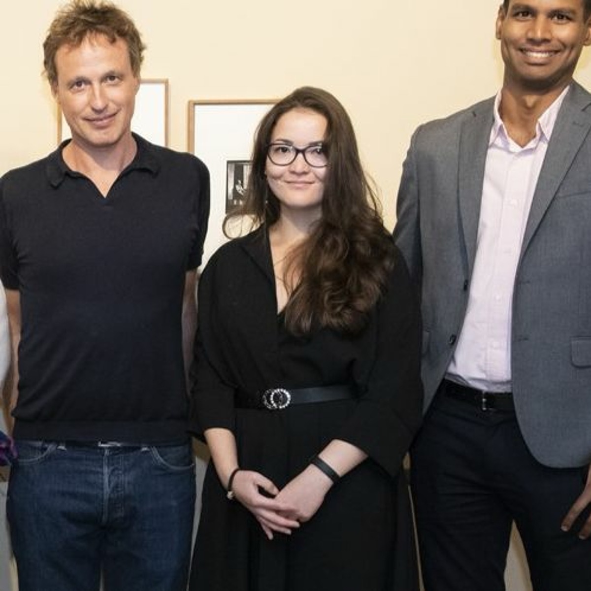 Portrait de la photographe Karina Bikbulatova, lauréate du Prix Levallois 2019 pour sa série The Two Parallels