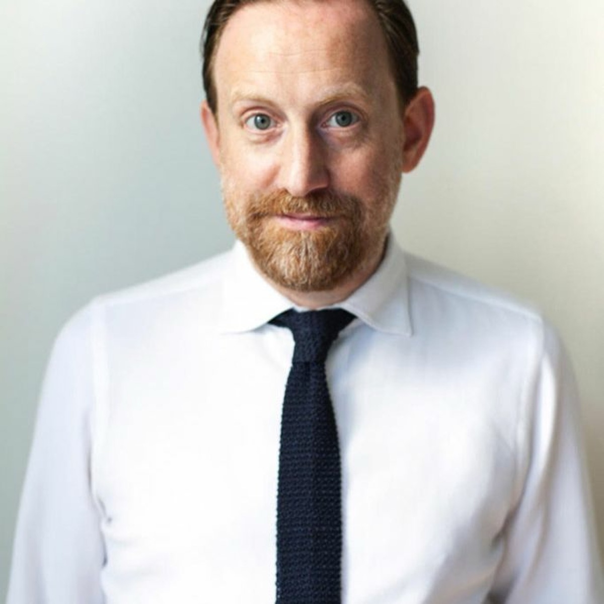 Portrait de Simon Baker, directeur de la Maison Européenne de la Photographie