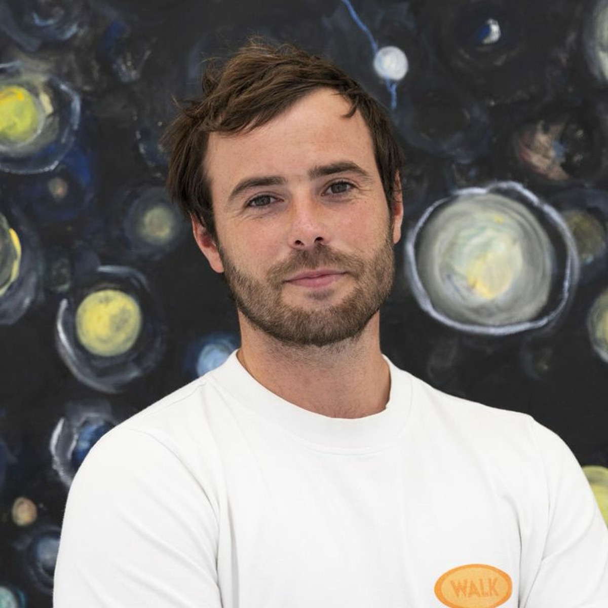 Portrait de Tom Masson, directeur de la galerie C à Paris, invité du podcast 9 Lives Magazine.