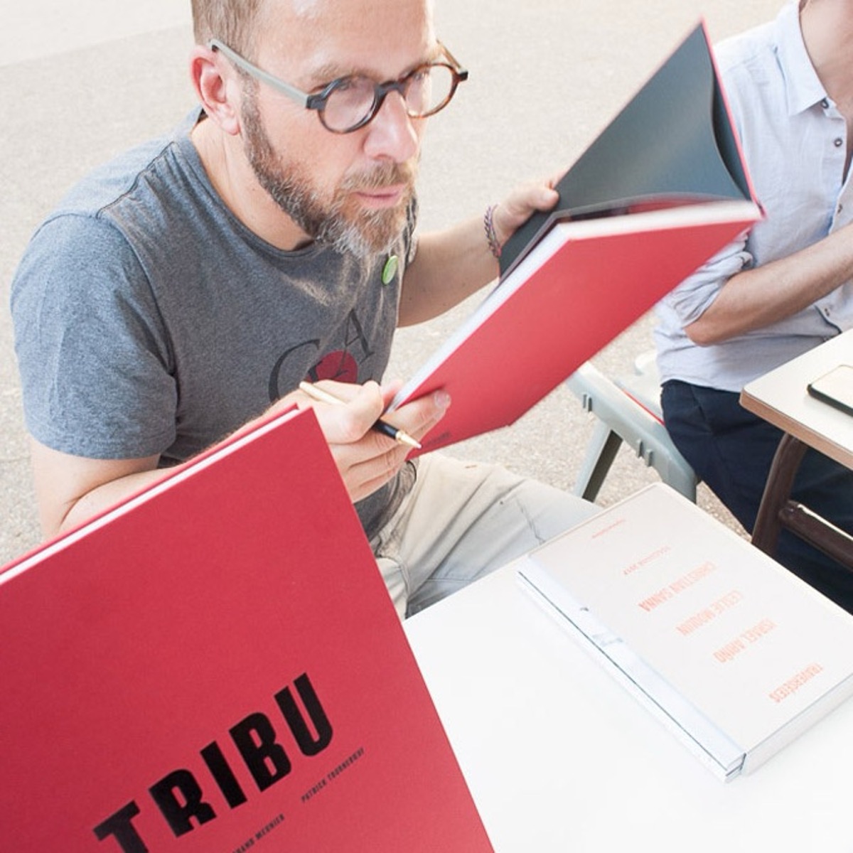 Couverture du livre Tribu, projet photographique de Stéphane Lavoué, Patrick Tournebœuf et Bertrand Meunier.